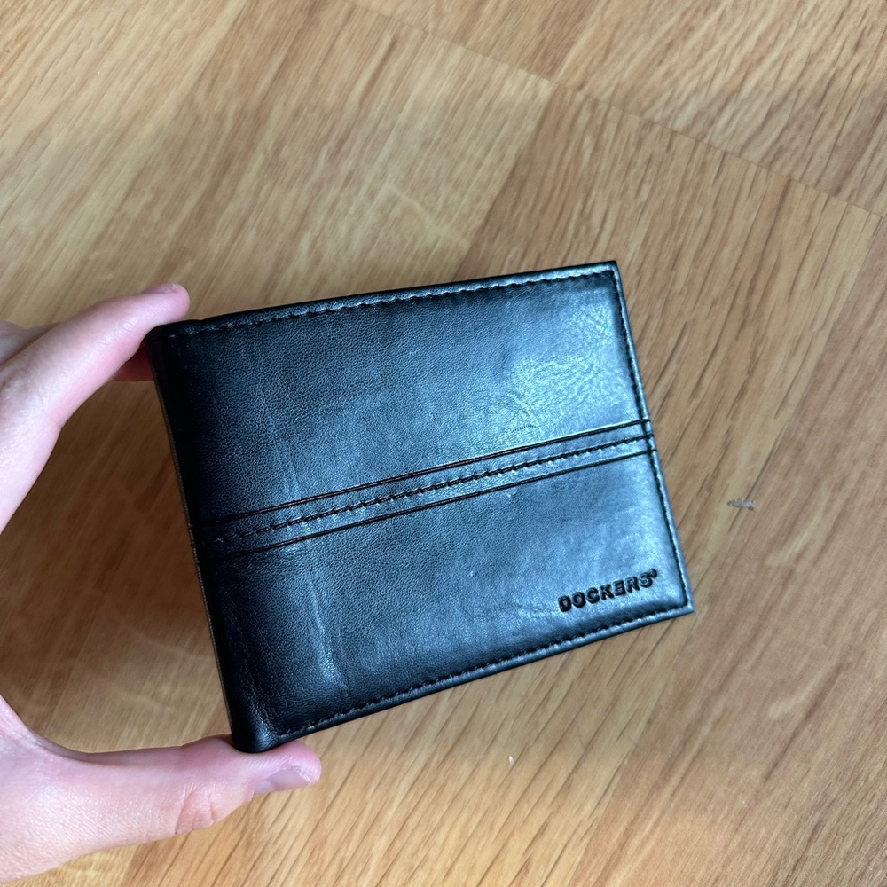 Dockers Wallet